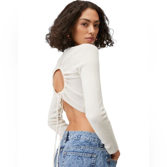 Mango size xl light sweater crop top with opening in the back. - Picture 1 of 9